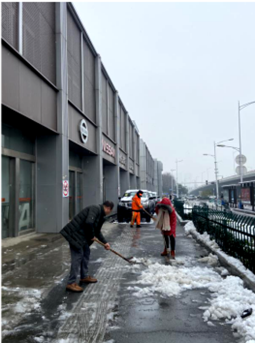 苏创公司组织扫雪突击队，确保通行顺畅